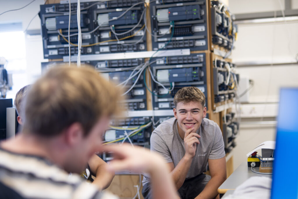 Glade elever på automationsmodul