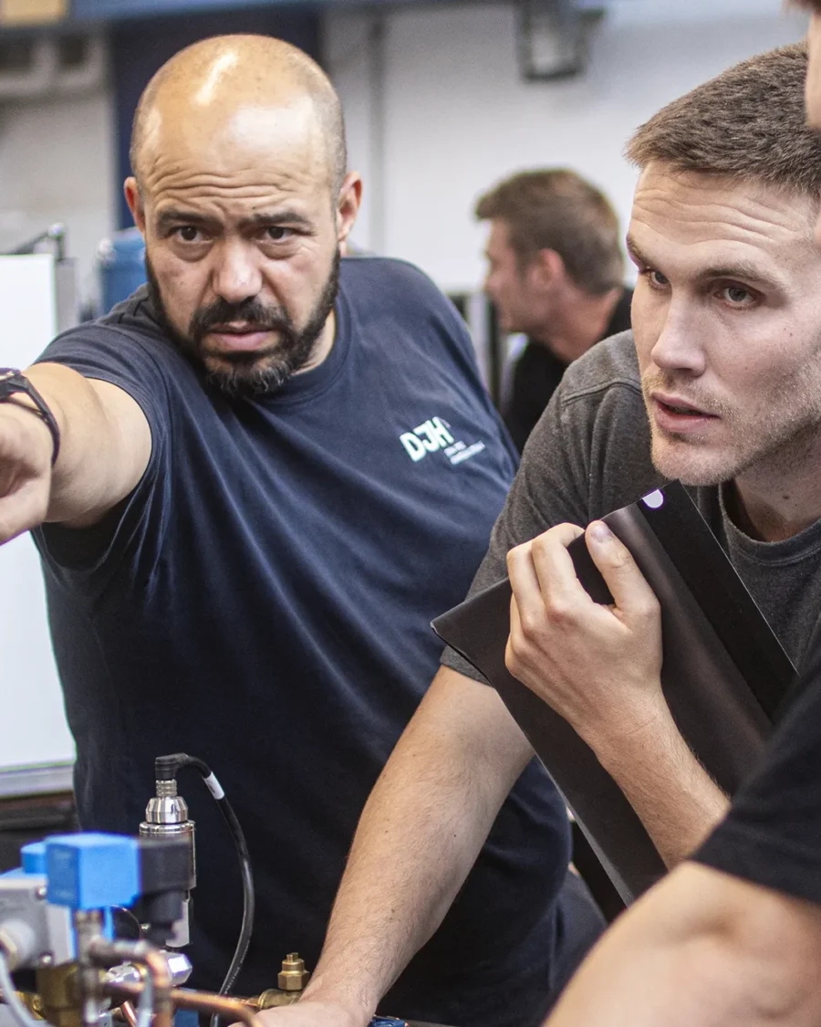 Undervisning-paa-et-CO2-anlaeg-i-koeleafdelingen-aspect-ratio-900-1125