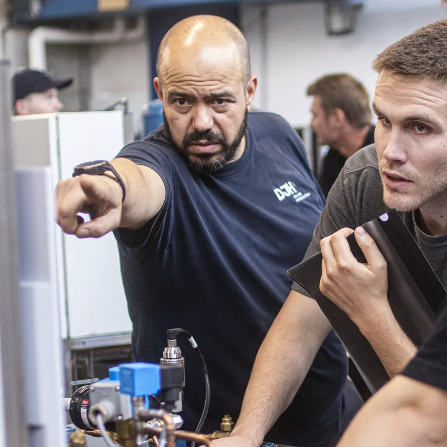 Undervisning-paa-et-CO2-anlaeg-i-koeleafdelingen-aspect-ratio-900-900