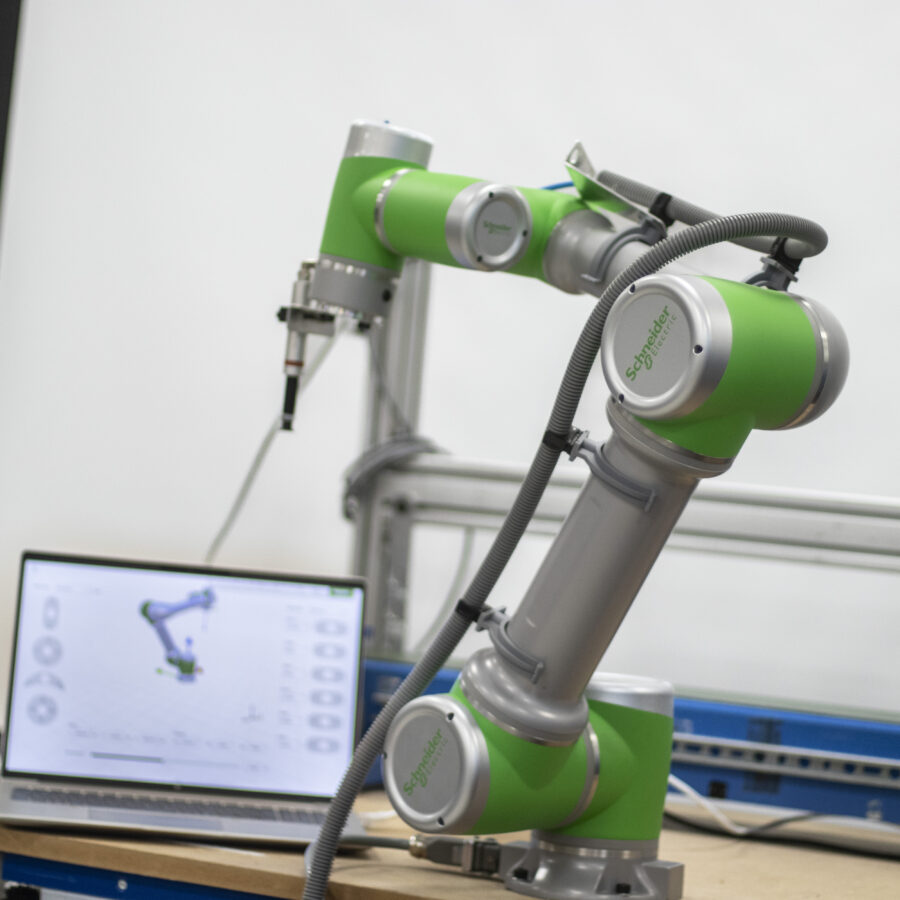Schneider-Electric-robotarm-aspect-ratio-900-900