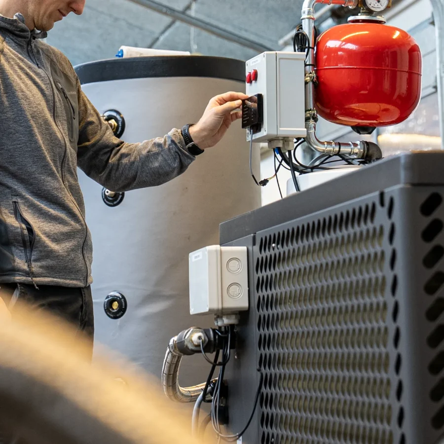 AMU-Koeleteknik-med-varmepumpeanlaeg-aspect-ratio-900-900