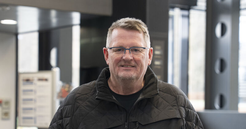 Per-Hoej-aspect-ratio-800-420